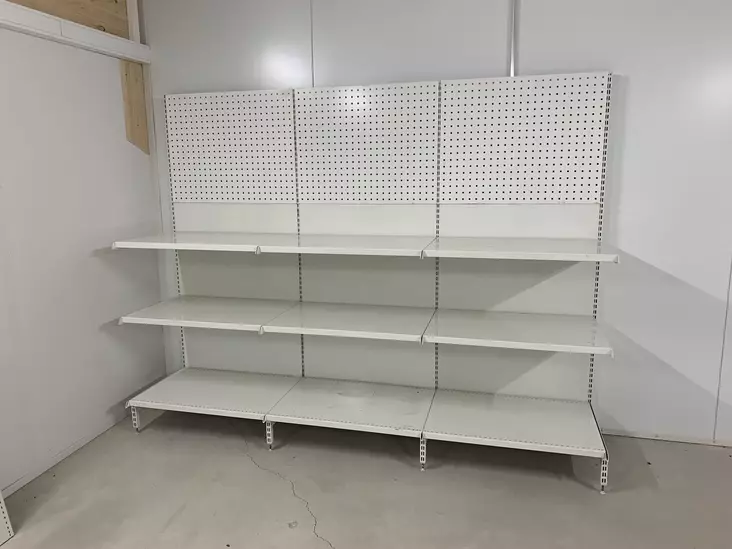 GWS Metallinen varastohylly 210x270cm 400mm tasoilla ja reikälevyllä (käytetty) - Käytetyt varastohyllyt - 0015190 - 1