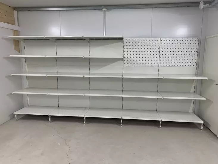 GWS Metallinen varastohylly 210x450cm 400mm tasoilla ja reikälevyllä (käytetty) - Käytetyt varastohyllyt - 0015192 - 1