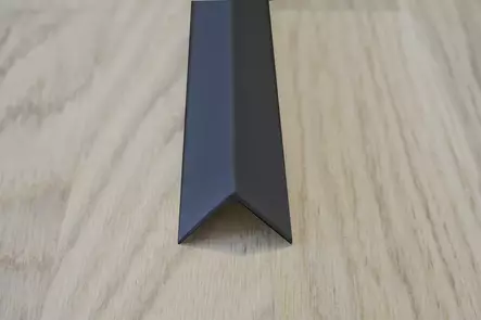 Kulmalista 40x40mm musta 275cm - Muovilistat - 0011634 - 1