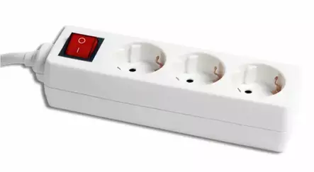 Jatkojohto sisäkäyttöön kytkimellä 3-os 1,5m - Sisäjatkojohdot - 0010047 - 1