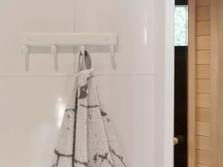 Pisla Jutta pyyhenaulakko 4-k valk - Ruuvattavat naulakot - 0021789 - 2
