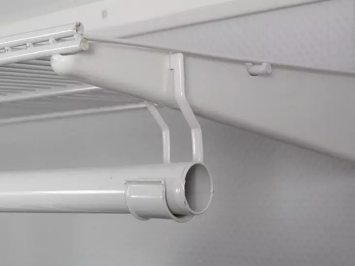 Pisla Wall-U koukku putkelle teräs valkoinen - Hyllykiskot ja kannakkeet - 0002479 - 1